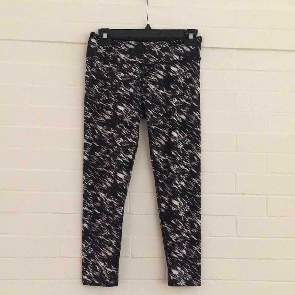 Beyond Yoga black and white brushed crop pants